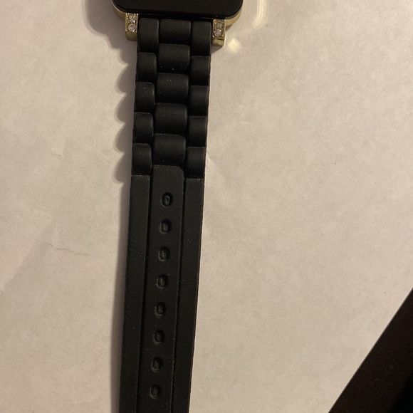 Nouveau Quartz Watch Silicon Band - Picture 3 of 7